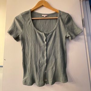 Cute green SO shirt with buttons